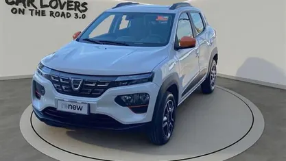 Usata Dacia Spring Comfort Plus 33 kW (45 CV) 2023 Bianco kaolin Utilitaria