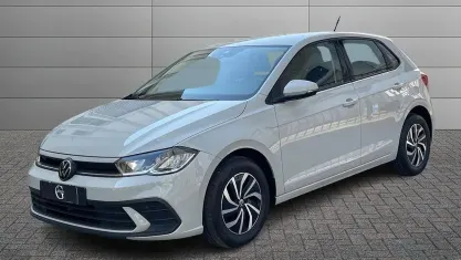 Usata VW Polo Life 95 CV (69 kW) 2023 Gray Utilitaria