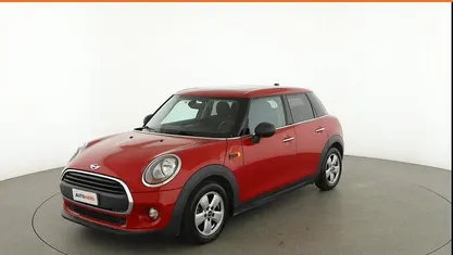 Begagnad Mini ONE 75 HK (55 kW) 2017 Röd Halvkombi