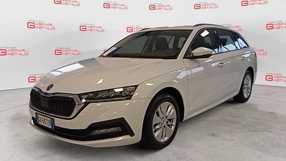 Usado Skoda Octavia Executive 150 HP (110 kW) 2022 Branco Carrinha