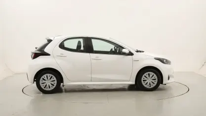 Usata Toyota Yaris Hybrid Business Edition 101 CV (74 kW) 2020 Biancobianco Utilitaria