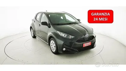 Usata Toyota Yaris Hybrid Business Edition 92 CV (67 kW) 2022 Nero metallizzato Berlina