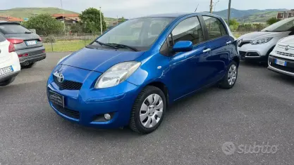 Usata Toyota Yaris 69 CV (50 kW) 2011 Blu Utilitaria