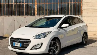 Usata Hyundai i30 GO! 110 CV (80 kW) 2016 Bianco Station wagon
