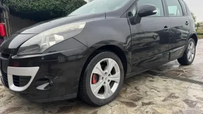 Usata Renault Scénic III Luxe 110 CV (80 kW) 2010 Nero Monovolume