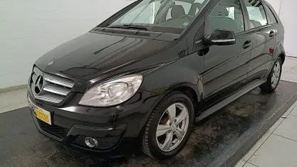 Usata Mercedes B180 Executive 116 CV (85 kW) 2011 Nero metallizzato Utilitaria