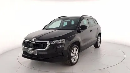 Nero metallizzato Usata 2024 Skoda Karoq Executive SUV | 22.300 € (Buon prezzo)