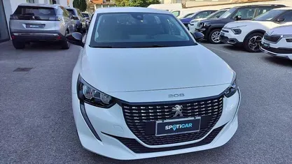 Usata 2022 Peugeot 208 Allure Due volumi | 15.950 € (Buon prezzo)