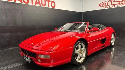 Usata Ferrari F355 381 CV (280 kW) 1999 Rosso Cabrio