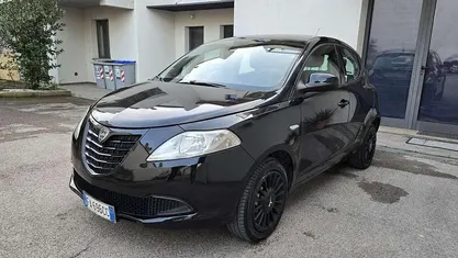 Usata Lancia Ypsilon Platinum 69 CV (50 kW) 2015 Utilitaria