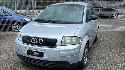 Usata Audi A2 75 CV (55 kW) 2003 Argento Utilitaria