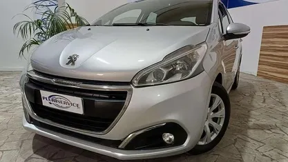 Argento Usata 2017 Peugeot 208 Active Due volumi | 4800 € (Buon prezzo)
