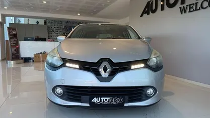 Grigio Usata 2015 Renault Clio IV Tre volumi | 6900 € (Buon prezzo)