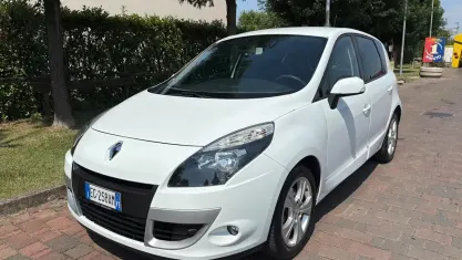 Usata Renault Scénic Luxe 110 CV (80 kW) 2011 Bianco Monovolume