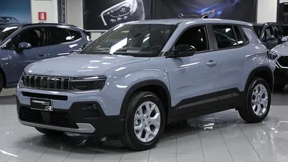 Ny Jeep Avenger Altitude 101 HK (74 kW) 2025 Grå SUV