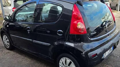 Nero Usata 2011 Peugeot 107 Access Due volumi | 2999 € (Buon prezzo)