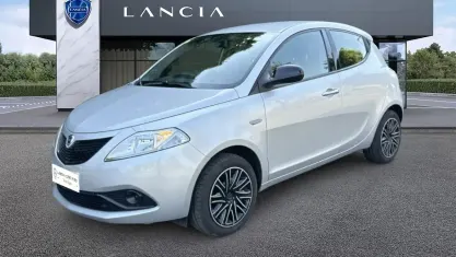 Usata Lancia Ypsilon Gold 69 CV (50 kW) 2020 Grigio Utilitaria