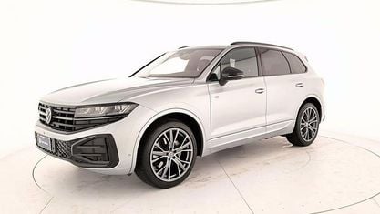 Usata VW Touareg Atmosphere 286 CV (210 kW) 2023 Dolomite silver metallizzato SUV