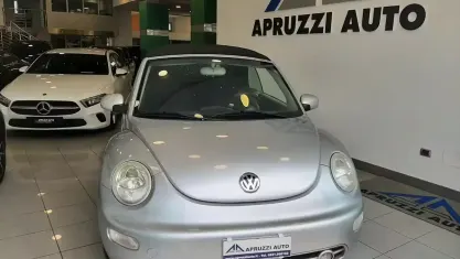 Usata VW New Beetle 102 CV (75 kW) 2005 Argento Utilitaria