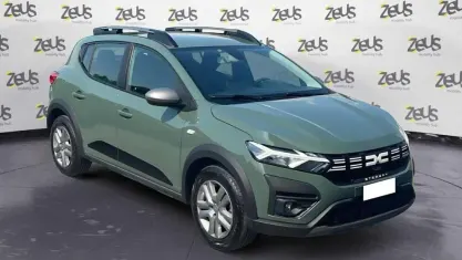 Usata Dacia Sandero Expression 101 CV (74 kW) 2023 Verde Utilitaria