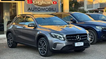 Usata Mercedes GLA200 136 CV (100 kW) 2017 Grigio SUV