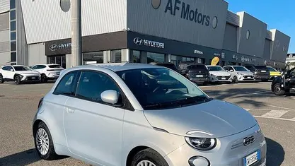 Usata Fiat 500e La Prima 86 kW (118 CV) 2024 Blu Berlina