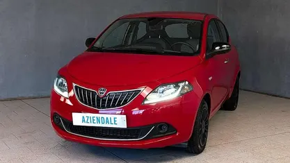 Usata Lancia Ypsilon Silver 70 CV (51 kW) 2022 Rosso Utilitaria