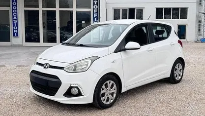 Bianco Usata 2016 Hyundai i10 Comfort Due volumi | 7900 € (Buon prezzo)