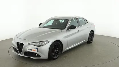 Usata Alfa Romeo Giulia 150 CV (110 kW) 2017 Argento Berlina