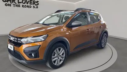 Usata Dacia Sandero Comfort 91 CV (66 kW) 2023 Arancione Utilitaria