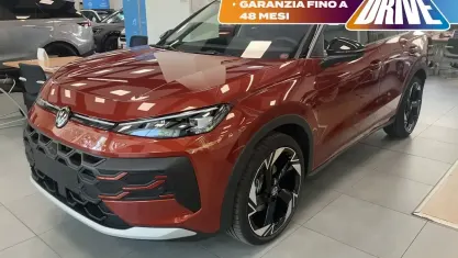 Nuova VW T-Roc Style 116 CV (85 kW) 2026 Flame red metallizzato nero SUV