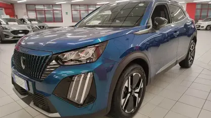 Usata Peugeot 2008 Allure 102 CV (75 kW) 2025 Blu SUV