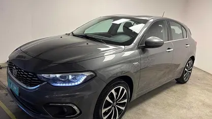 Grigio Usata 2017 Fiat Tipo Lounge Tre volumi | 9990 € (Buon prezzo)