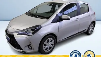 Usata Toyota Yaris Active 69 CV (50 kW) 2018 Argento metallizzato Berlina