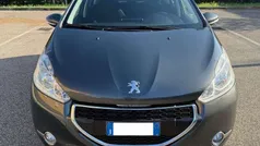 Usata 2013 Peugeot 208 Due volumi | 4600 € (Buon prezzo)