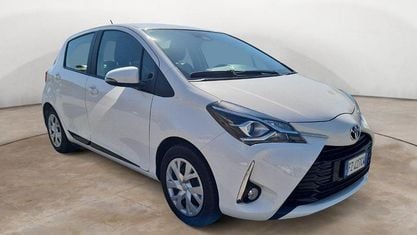 Usado Toyota Yaris Active 72 CV (52 kW) 2019 Blanco Utilitario