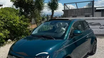 Usata Fiat 500e La Prima 42 kW (58 CV) 2022 Blu Cabrio