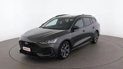Grigio Usata 2023 Ford Focus ST-Line Station wagon | 18.099 € (Buon prezzo)