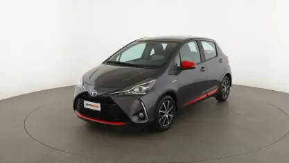 Usata Toyota Yaris Hybrid Active 101 CV (74 kW) 2018 Grigio Berlina