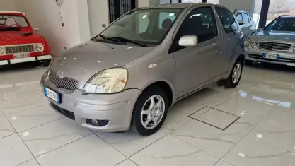 Usata Toyota Yaris Sol 65 CV (47 kW) 2003 Grigio Utilitaria