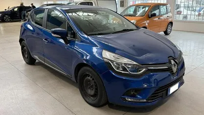 Usata Renault Clio IV Business 90 CV (66 kW) 2019 Blu metallizzato Berlina