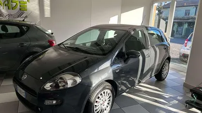 Grigio Usata 2016 Fiat Grande Punto Lounge Due volumi | 5500 € (Buon prezzo)
