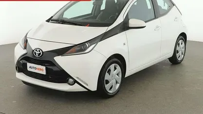 Usata Toyota Aygo X-play 70 CV (51 kW) 2016 Bianco Utilitaria