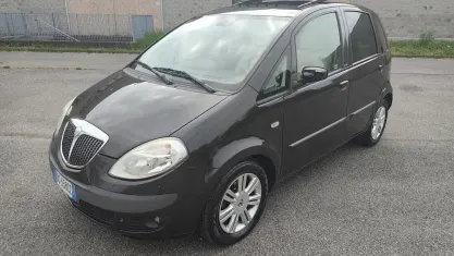 Usata Lancia Musa 95 CV (69 kW) 2007 Marrone Monovolume