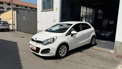 Usata Kia Rio Active 85 CV (62 kW) 2014 Bianco Berlina