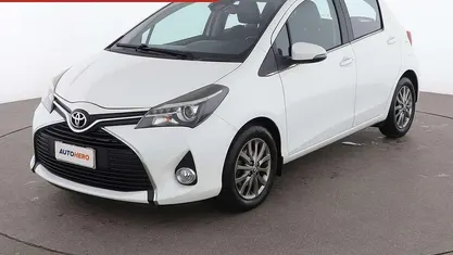 Bianco Usata 2015 Toyota Yaris Active Berlina | 9499 € (Buon prezzo)