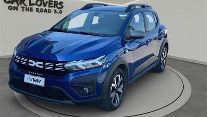 Usado Dacia Sandero Comfort 101 CV (74 kW) 2023 Gris Utilitario