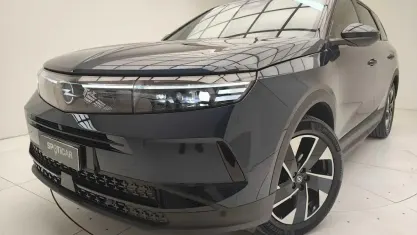 Usata Opel Grandland X 145 CV (106 kW) 2025 Verde SUV