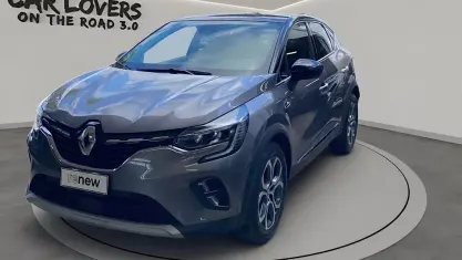 Käytetty Renault Captur Intens 101 HP (74 kW) 2023 Harmaa Katumaasturi
