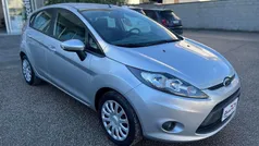 Usata 2010 Ford Fiesta Tre volumi | 5200 € (Buon prezzo)